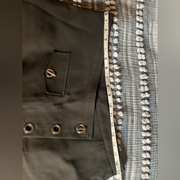 Black skirt. Super cute. waist and length (back of waist to back hem) 17” - Picture 4 of 4